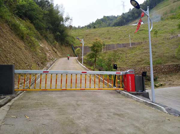 梅州寧江新城五期柵欄道閘案例 - 中出網(wǎng)-智能出入口與停車充電門戶