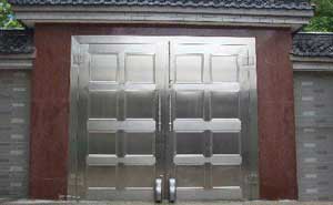 江蘇常熟市獨院住宅開門機案例 - 中出網(wǎng)-智能出入口與停車充電門戶