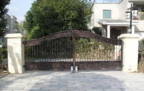 上海江南華府別墅開(kāi)門機(jī)案例 - 中出網(wǎng)-智能出入口與停車充電門戶