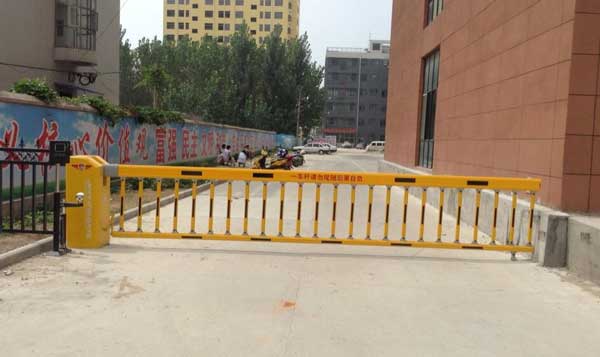 淮南市階梯電子科技有限公司柵欄道閘案例 - 中出網(wǎng)-智能出入口與停車(chē)充電門(mén)戶(hù)