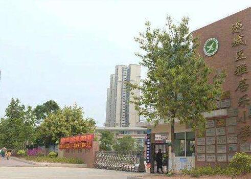 河源出安智能電動(dòng)伸縮門成雅居樂小學(xué)大門口亮點(diǎn)