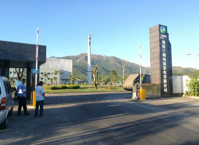 汕尾海豐三峰環(huán)保發(fā)電廠選用汕尾出安智能直桿道閘