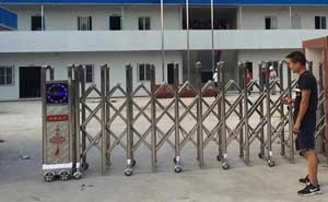 鄂州市金航集貨運(yùn)輸貿(mào)易有限公司伸縮門案例