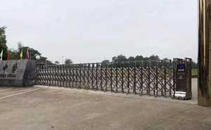 鷹潭市實驗中學(xué)伸縮門案例