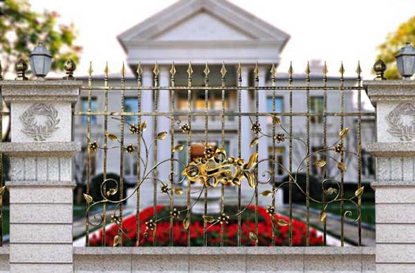 慶陽正洋?鳳凰大境圍墻護欄案例 - 中出網(wǎng)-智能出入口與停車充電門戶