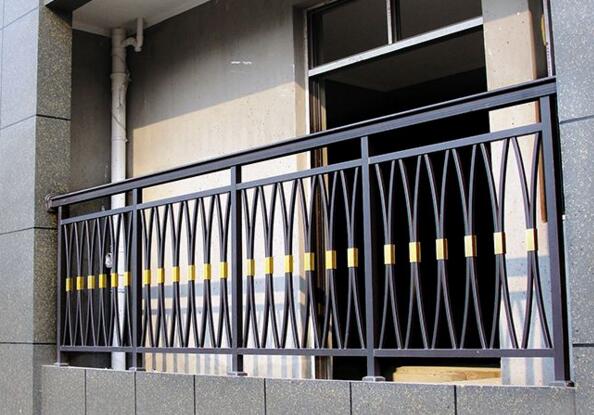陽泉金屬梁柱式防撞護(hù)欄支持定制