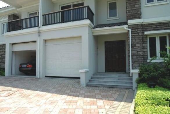 普洱出安智能車庫(kù)門成功牽手錦輝公園1號(hào)