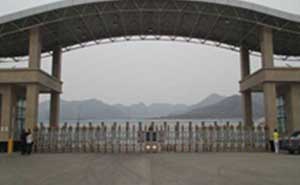 三亞出安智能電動(dòng)伸縮門為奧科達(dá)制管添加色彩