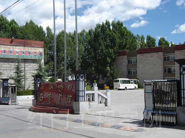 慶賀拉薩出安智能伸縮門進駐西藏賓館