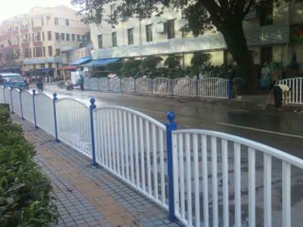 定西潤澤園道路護欄案例 - 中出網(wǎng)-智能出入口與停車充電門戶