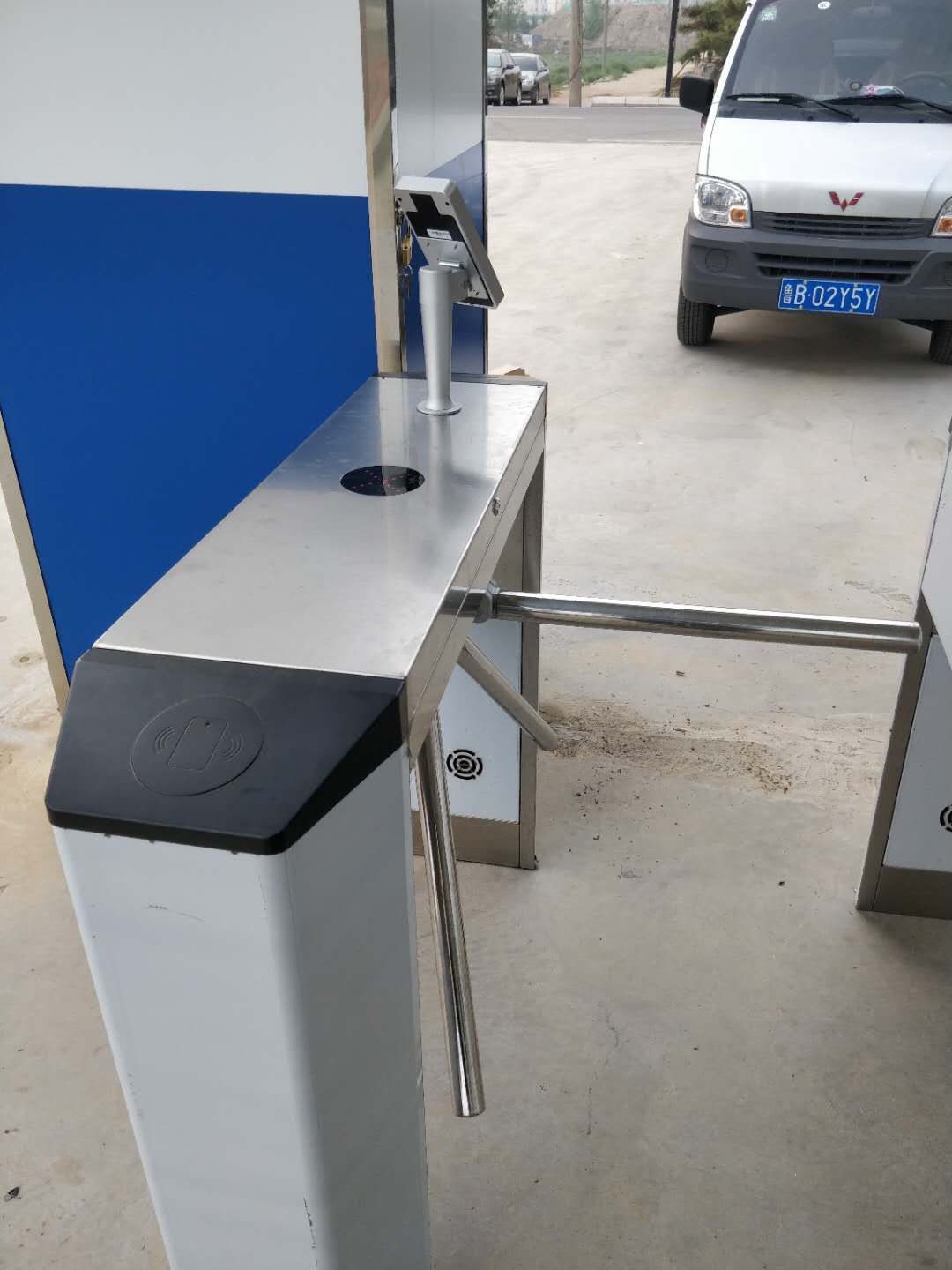 嶗山工地門禁三輥閘平度出入口三輥閘安裝萊西小學(xué)三輥閘批發(fā)