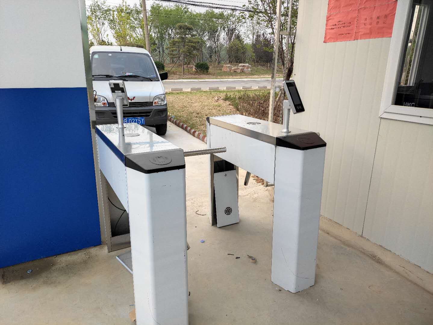 青島市北倉庫三輥閘市南人員通道三輥閘城陽超市門禁三輥閘