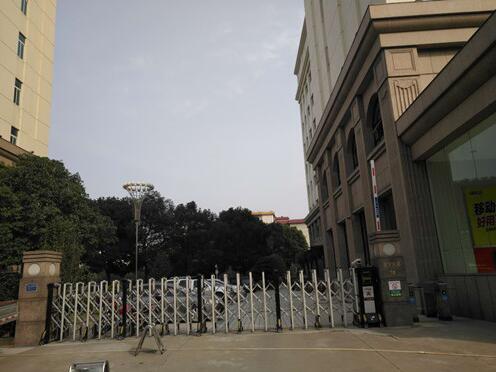 荊門移動公司伸縮門案例 - 中出網(wǎng)-智能出入口與停車充電門戶