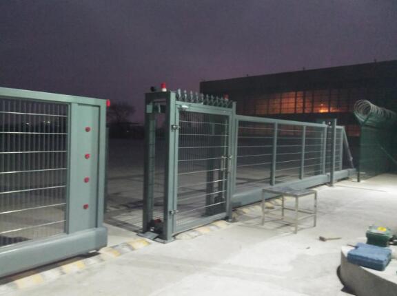 太原飛機場懸浮門案例 - 中出網-智能出入口與停車充電門戶