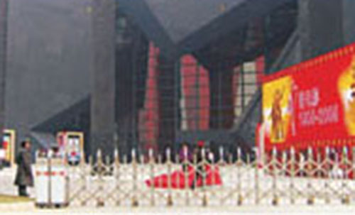 中國(guó)電影博物館伸縮門案例 - 中出網(wǎng)-智能出入口與停車充電門戶