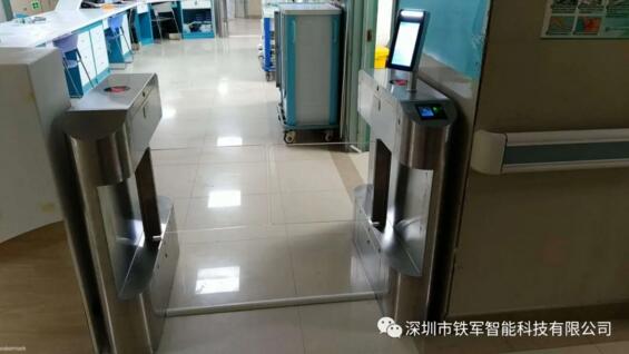 鐵軍智能提供醫(yī)院通道閘機及醫(yī)院健康碼人臉識別閘機解決方案