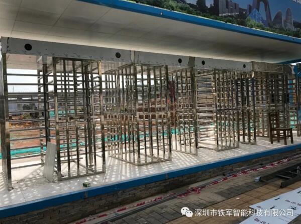 深圳市光明區(qū)外國語學(xué)校應(yīng)用鐵軍智能全高轉(zhuǎn)閘