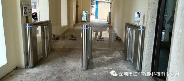 都鐸臻城應(yīng)用鐵軍智能人臉識(shí)別速通門(mén)設(shè)備