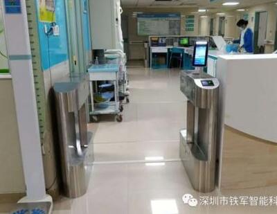 重慶新橋醫(yī)院護(hù)士站應(yīng)用鐵軍智能人臉識(shí)別擺閘+指紋機(jī)