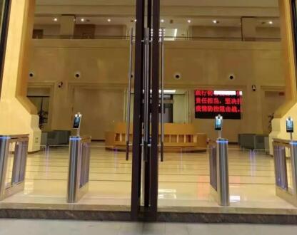 重慶市永川區(qū)婦幼保健院防疫“利器”——鐵軍智能健康碼測溫人臉識別一體機