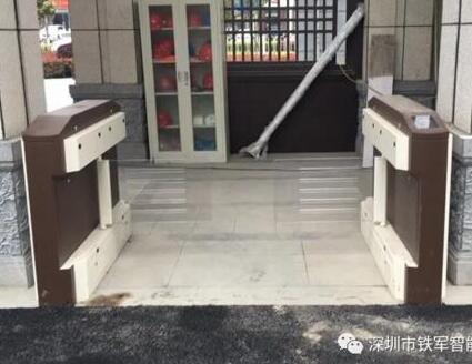 鐵軍智能貼合淮安院子府系精髓，設(shè)計了中式院墅專用烤漆擺閘