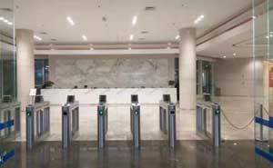 東莞濱海灣新區(qū)政府辦公大樓人臉識別通道閘案例 - 中出網(wǎng)-智能出入口與停車充電門戶