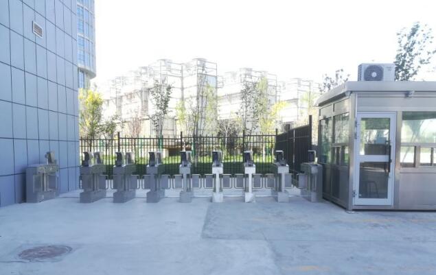 世界500強(qiáng)正威集團(tuán)新疆銘威電子擺閘案例 - 中出網(wǎng)-智能出入口與停車充電門戶