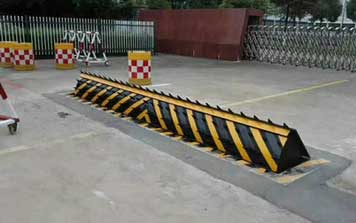 路障機(jī) - 液壓翻板路障機(jī)