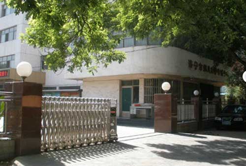 南京大學(xué)電動伸縮門工程 - 中出網(wǎng)-智能出入口與停車充電門戶