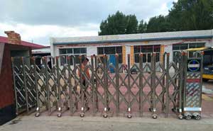 赤峰市敖漢金廠溝梁私家電動伸縮門工程