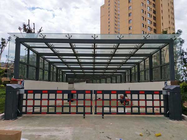 赤峰市雨潤華府空降門系列工程 - 中出網(wǎng)-智能出入口與停車充電門戶