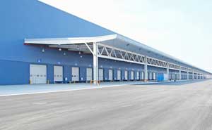 浦東機(jī)場(chǎng)保溫滑升門(mén)案例 - 中出網(wǎng)-智能出入口與停車(chē)充電門(mén)戶(hù)