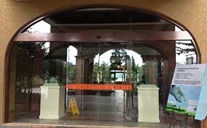 江濱一號(hào)高爾夫球場(chǎng)自動(dòng)門案例