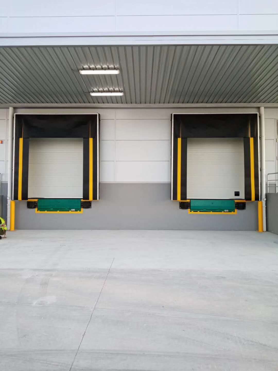 鴻發(fā)快速卷簾門安全防夾