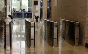 上海銀行大廈通道閘案例 - 中出網(wǎng)-智能出入口與停車充電門戶