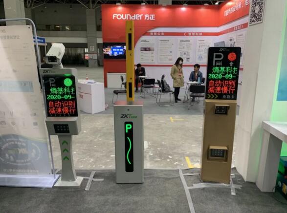 現(xiàn)場智慧停車產品展示