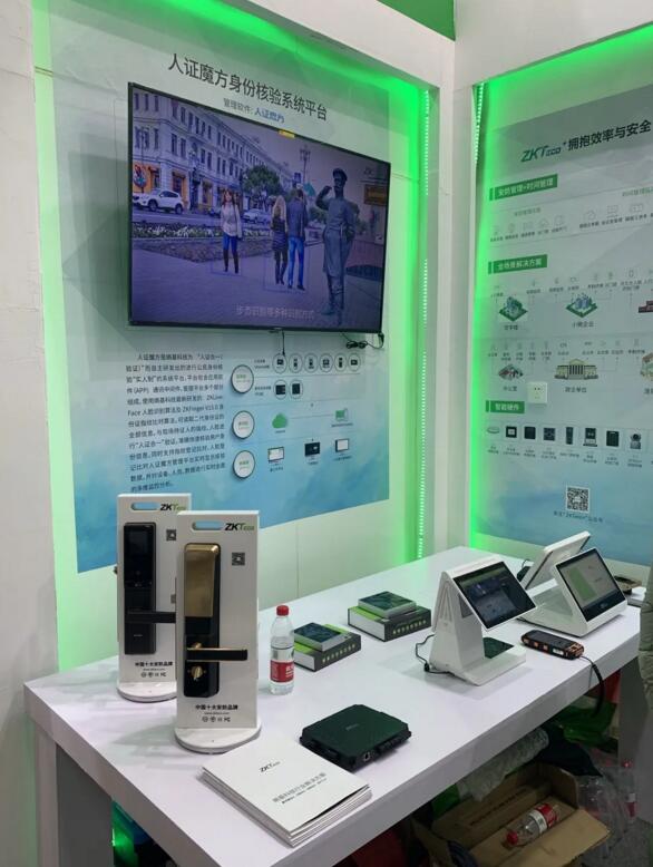 熵基科技還展示了系列多光譜智能人臉識別終端、智能鎖等產品