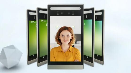 8寸大屏，視野開闊更高清