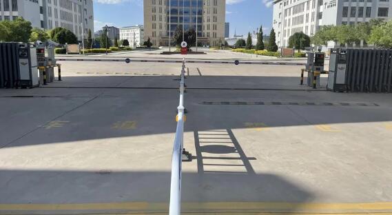 熵基科技LPR6500車牌識(shí)別一體機(jī)+PBL2060道閘系統(tǒng)