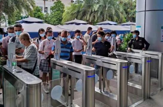 “測溫+驗碼+身份驗證”一步搞定，熵基科技打造醫(yī)院無感通行體驗