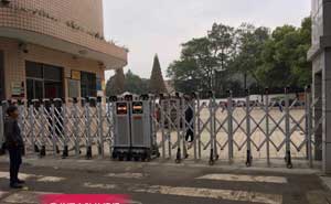 長(zhǎng)沙中南汽車(chē)世界獵豹汽車(chē)4s店電動(dòng)伸縮門(mén)案例 - 中出網(wǎng)-智能出入口與停車(chē)充電門(mén)戶