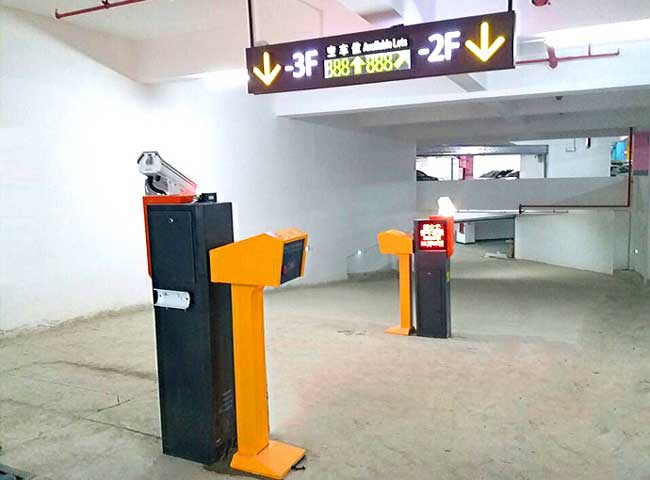 廣東汕頭澄海猛獅國(guó)際廣場(chǎng)車牌識(shí)別系統(tǒng)案例 - 中出網(wǎng)-智能出入口與停車充電門戶