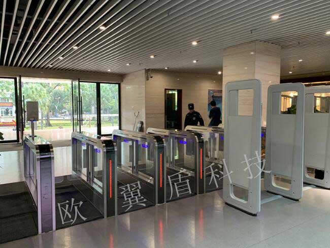 華南師范大學(xué)速通門案例 - 中出網(wǎng)-智能出入口與停車充電門戶