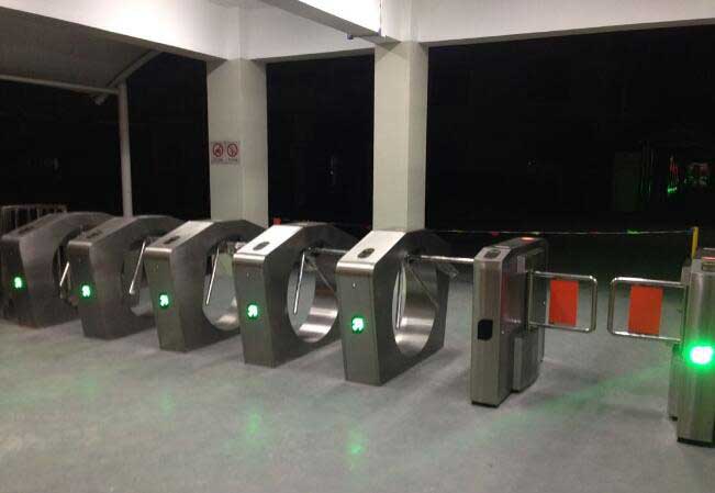 無錫普利司通輪胎廠三輥閘案例 - 中出網(wǎng)-智能出入口與停車充電門戶