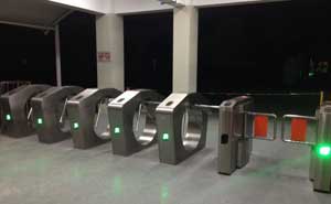 無(wú)錫普利司通輪胎廠三輥閘案例 - 中出網(wǎng)-智能出入口與停車(chē)充電門(mén)戶(hù)