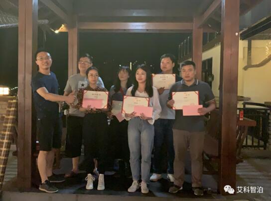 優(yōu)秀之星獎，由營銷中心馬總進(jìn)行頒獎