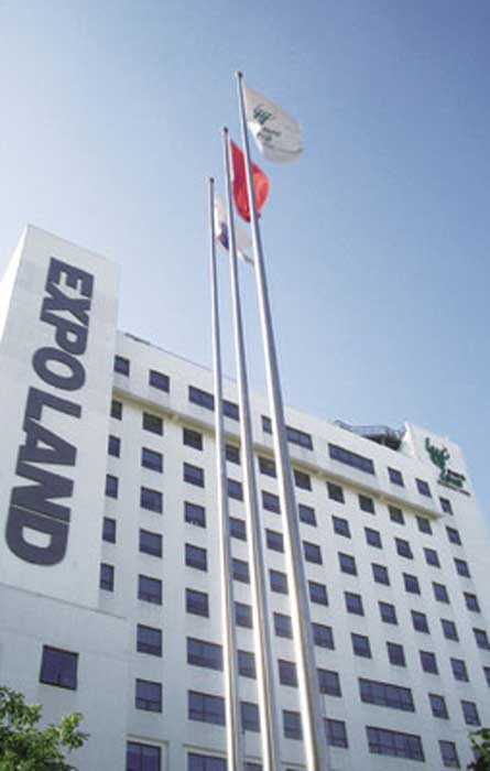 不銹鋼內(nèi)置式360°順風(fēng)定位旗桿