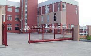 東柵街道社區(qū)衛(wèi)生服務(wù)中心無(wú)軌懸浮門(mén)案例 - 中出網(wǎng)-智能出入口與停車(chē)充電門(mén)戶(hù)