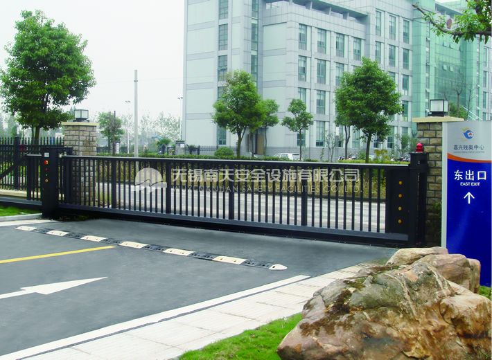 嘉興殘奧中心無(wú)軌懸浮門(mén)案例 - 中出網(wǎng)-智能出入口與停車(chē)充電門(mén)戶(hù)