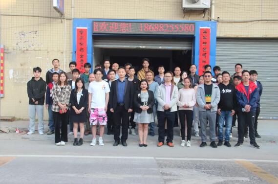 高壘智能是由一支年輕活潑的科技產(chǎn)業(yè)創(chuàng)新型團隊